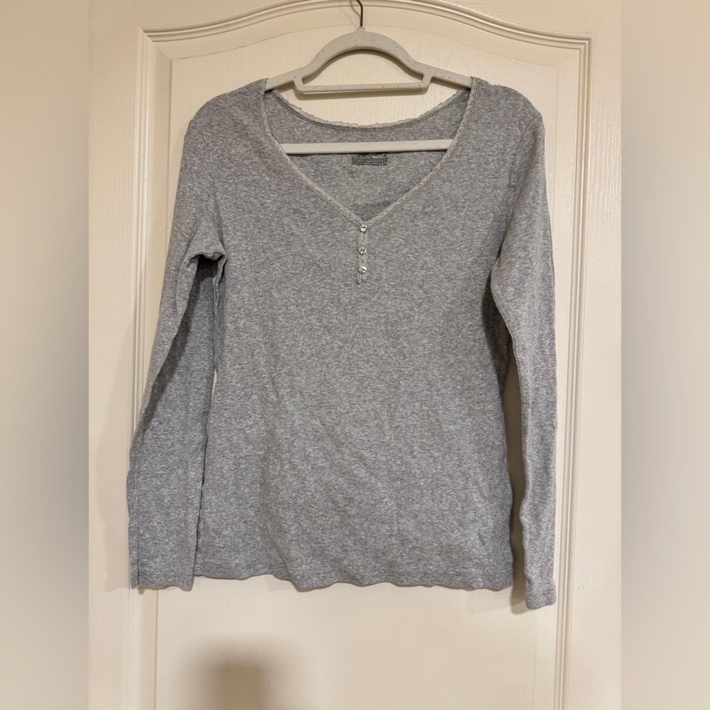 Gilligan & O’Malley grey lace trim pajama top​​​​​​